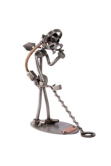 The nutty detectorist Tony